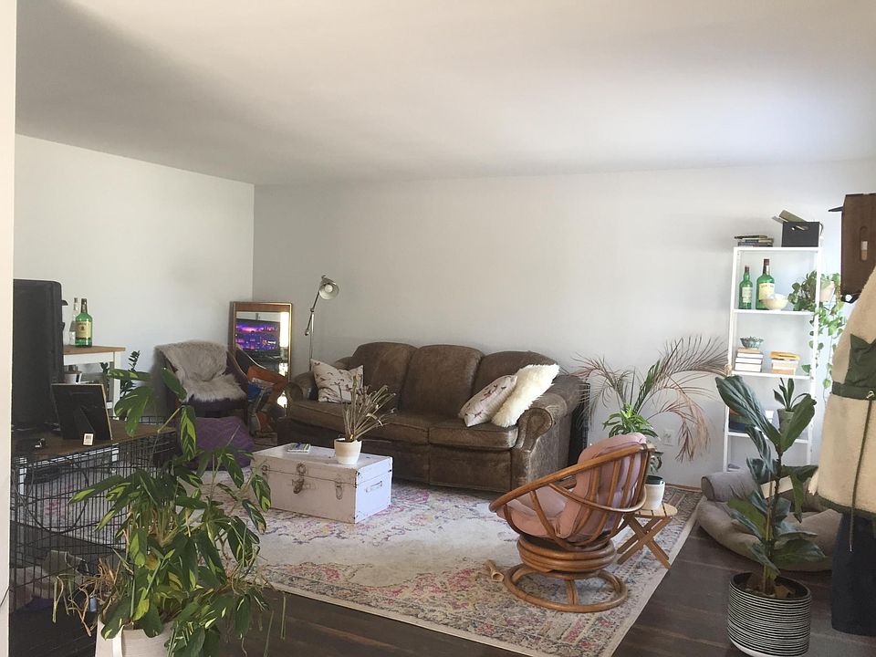 2nd image of 6020 W Beech St APT A