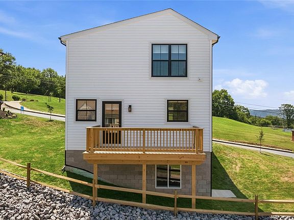 2nd image of 517 Harmony Rd