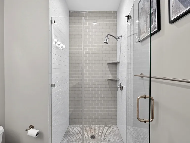 1200 Grand St #429 — Photo 14