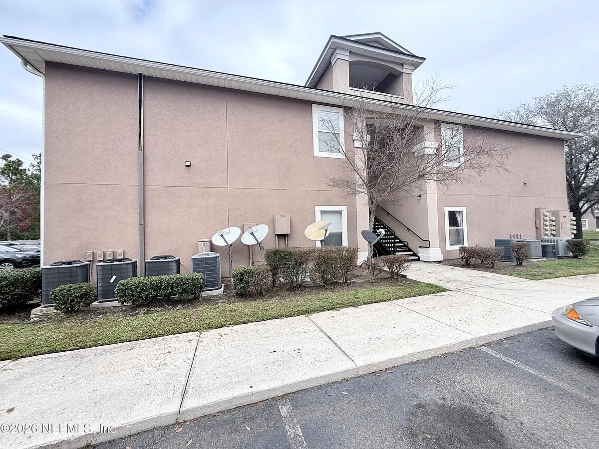 Building Photo - 9595 Amarante Cir #10