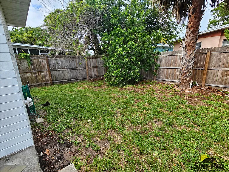 475 Riverside Dr — Photo 35
