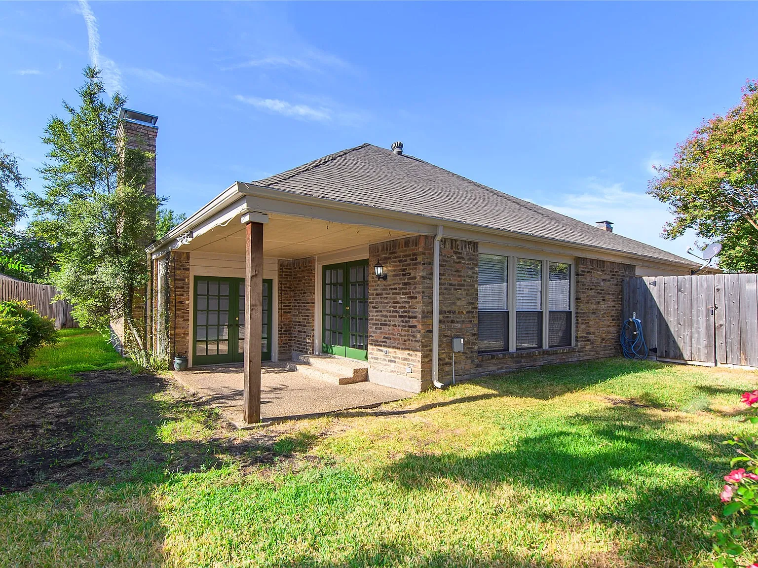 3 bed, 2.5 bath, 2431 sqft, $3,150 — Photo 3