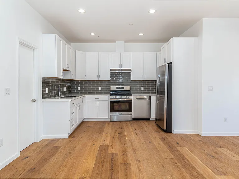 2706 School St #7 — Photo 3