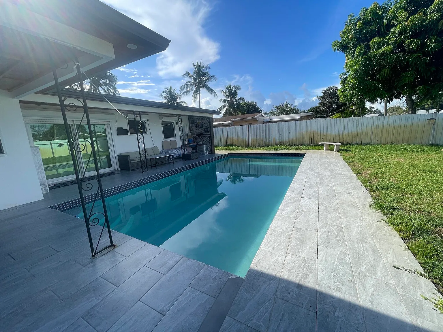 3 bed, 2.0 bath, 1509 sqft, $4,000 — Photo 4