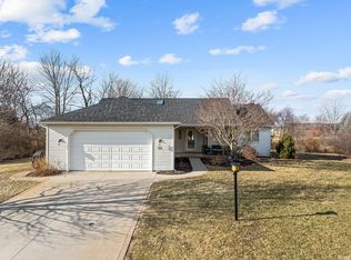 111 E Birchwood Ct, Warsaw, IN 46582