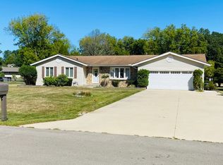 744 Forest Park Dr, Dixon, IL 61021