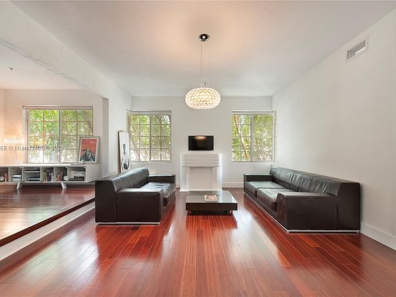 4th image of 1025 Michigan Ave APT 2C