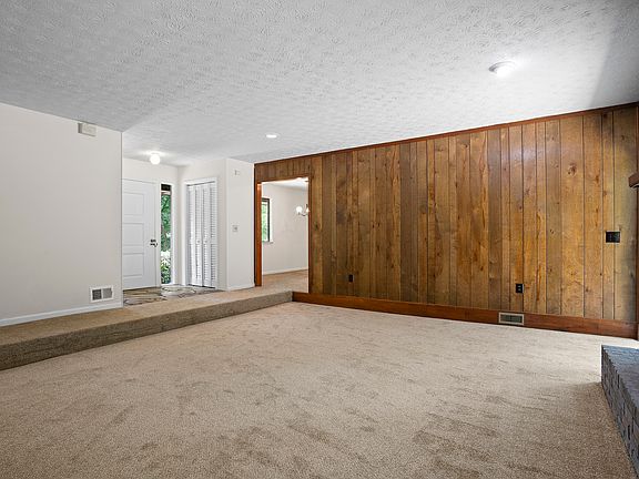 5th image of 949 Marion Ct #3