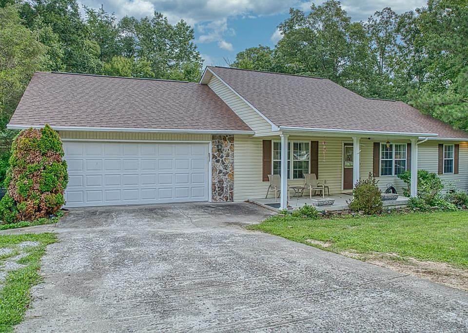 1st image of 314 Carriage Dr