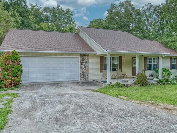 314 Carriage Dr, Crossville, TN 38555