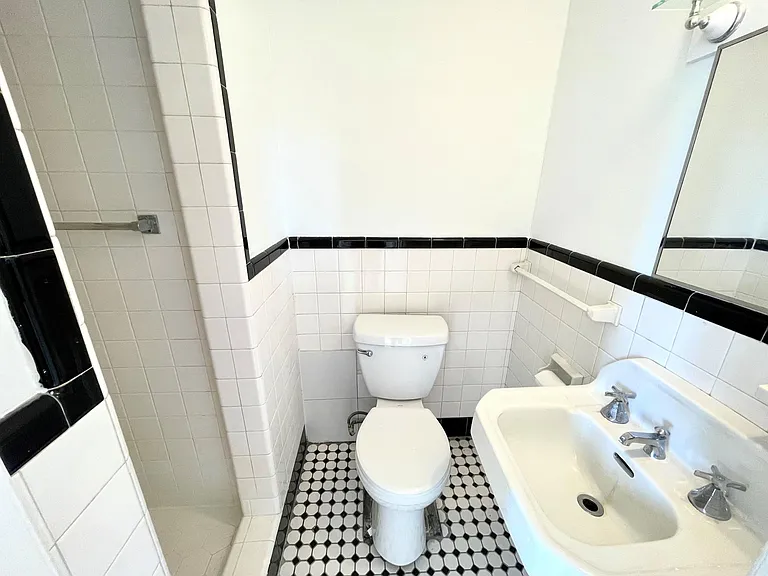 538 N Main St #324 — Photo 4