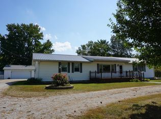 814 N Main St, Iuka, IL 62849