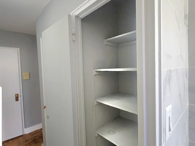196-15 65th Cres #B — Photo 12