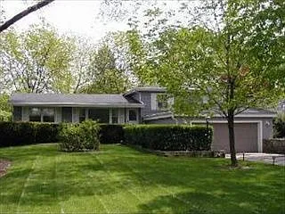 1N421 Main St photo 1