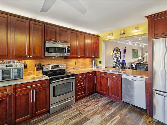 3rd image of 5519 Fairway Park Dr APT 203