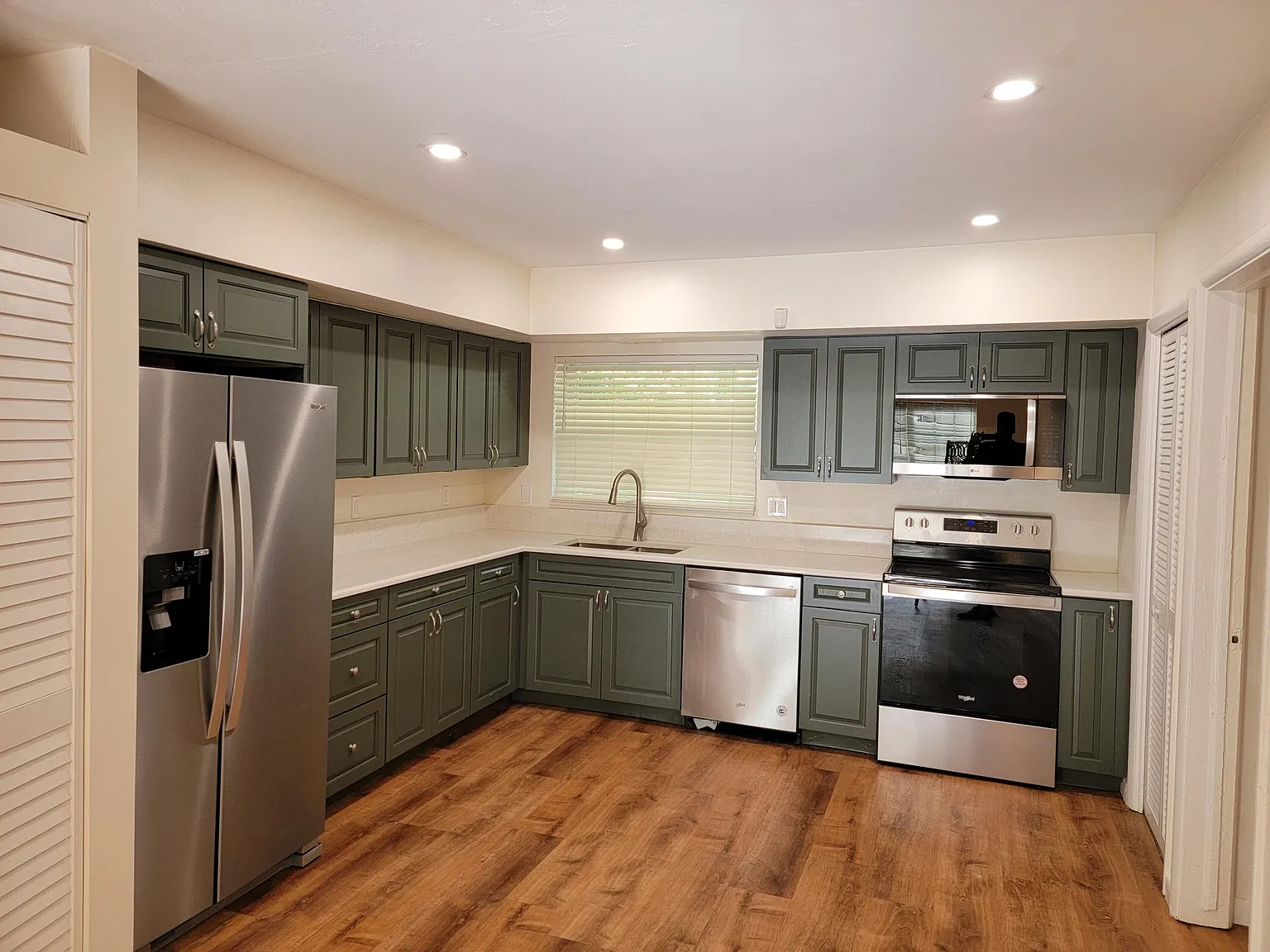 3 bed, 1.0 bath, 2343 sqft, $2,900 — Photo 4