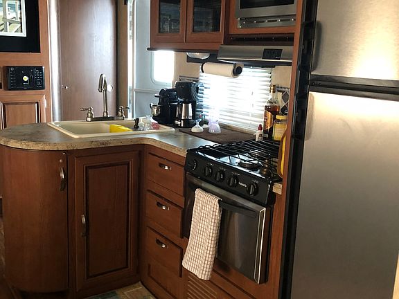 4th image of 325 Calusa St #8