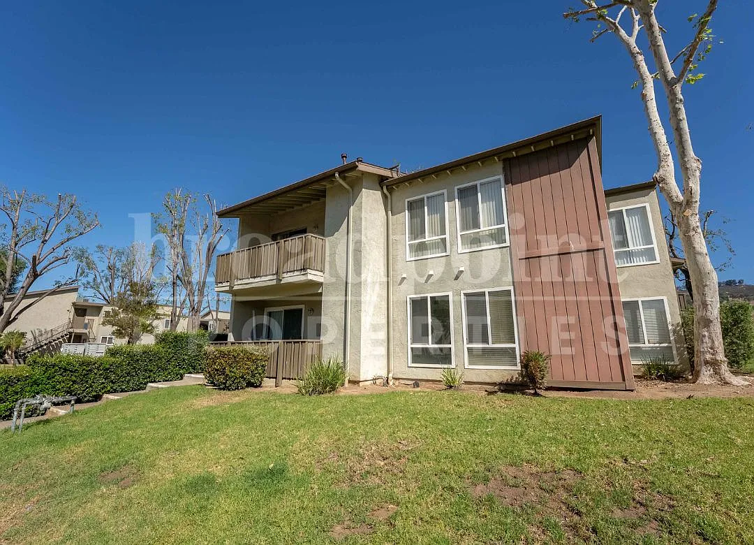 3 bed, 1039 sqft, $2,795 — Photo 1