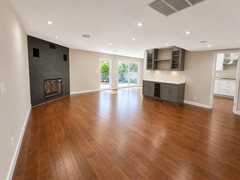 5920 Wilkinson Ave — Photo 9