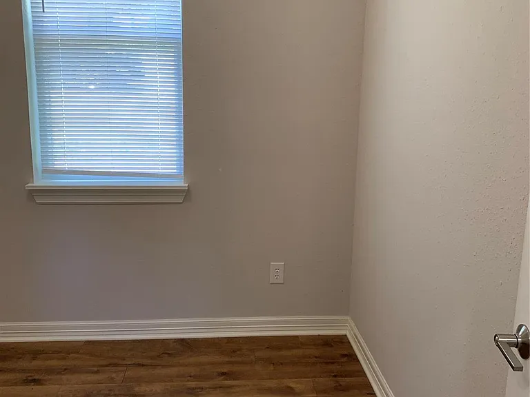 103 Susan St — Photo 12
