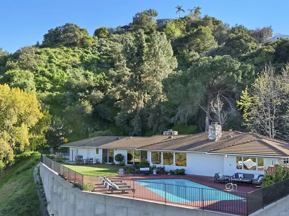 11107 Mountcastle Dr, Studio City, CA 91604