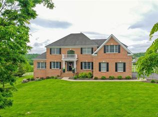 70 Clubhouse Dr, Easton, PA 18042