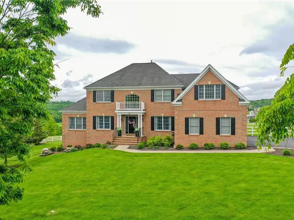 70 Clubhouse Dr, Easton, PA 18042