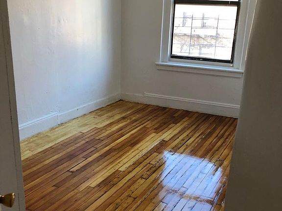 2nd image of 2114 Daly Ave APT 3E