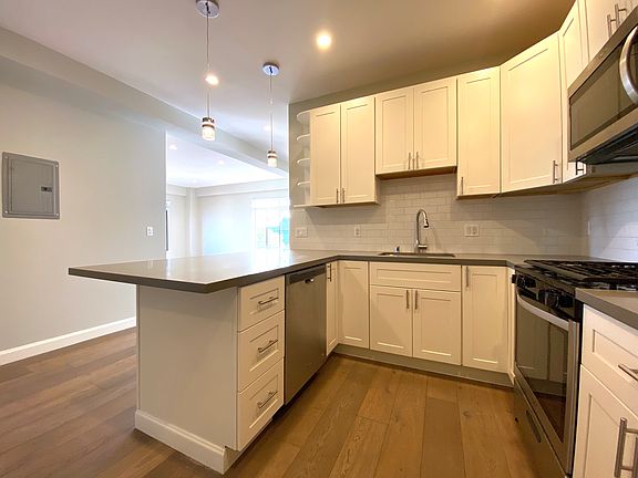 2nd image of 900 Chestnut St APT 204
