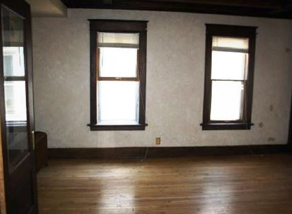 5th image of 2411 W Auer Ave