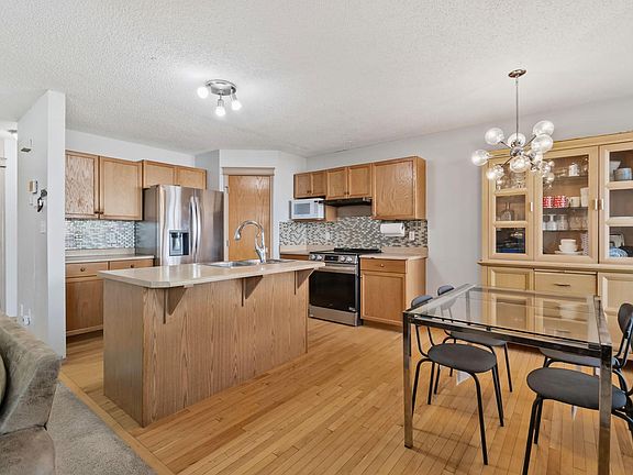 5th image of 2819 33rd St NW