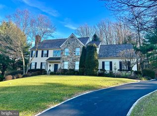 800 Springbank Ln, Wayne, PA 19087