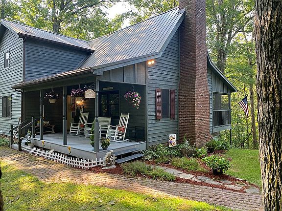 3rd image of 50 Lakeview Dr