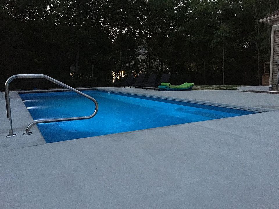 2nd image of 1312 White Oak Rd