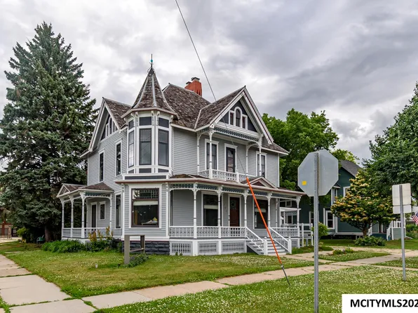 202 2nd St SE, Mason City, IA 50401