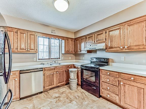 5th image of 1105 S Country Club Dr