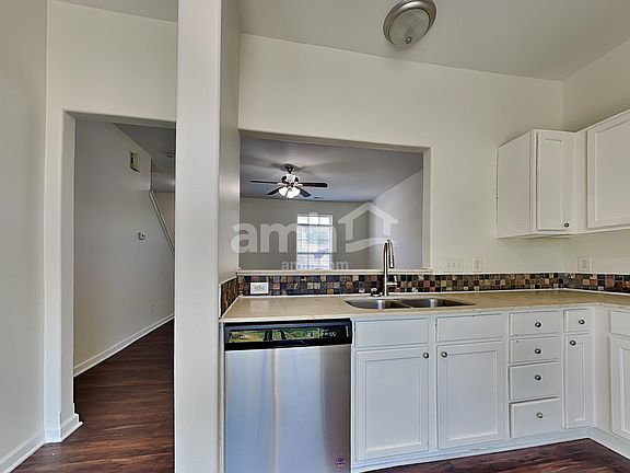 4th image of 2604 Oasis Ln