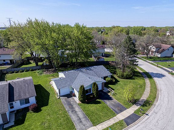 3rd image of 750 Clearwood Ct