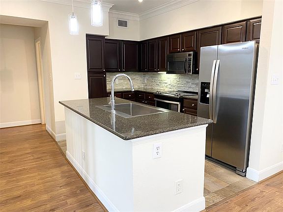 5th image of 8601 Thackery St #93