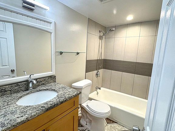 4th image of 788 Quince Orchard Blvd APT 202