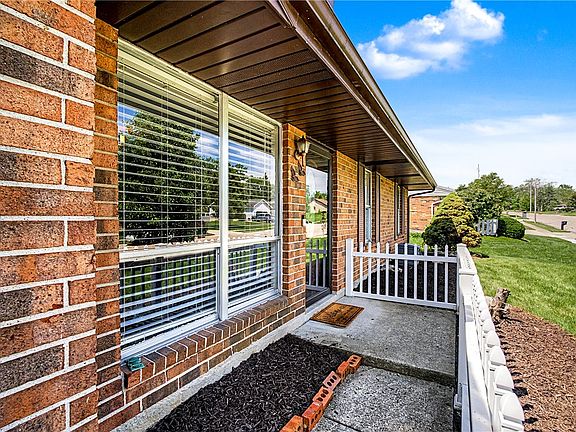 5th image of 240 Orchard Hill Dr