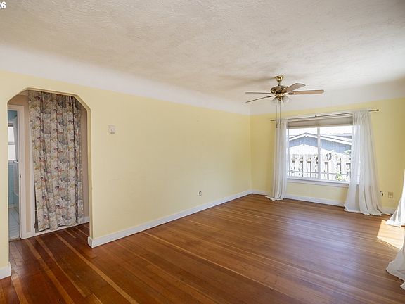 3rd image of 6735 SE Nehalem St