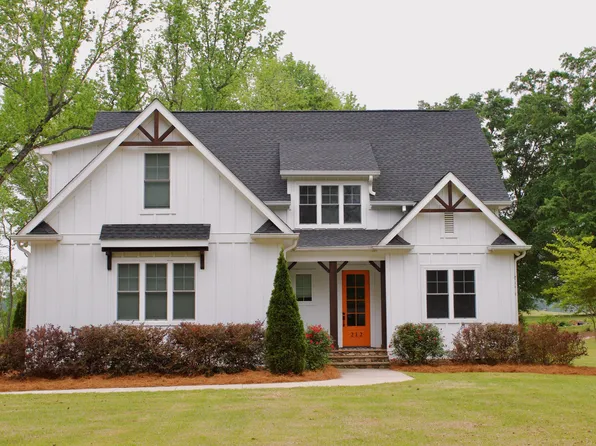 212 Lynch Ave, Lillington, NC 27546