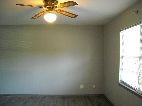 4th image of 106 S Cherokee Ave