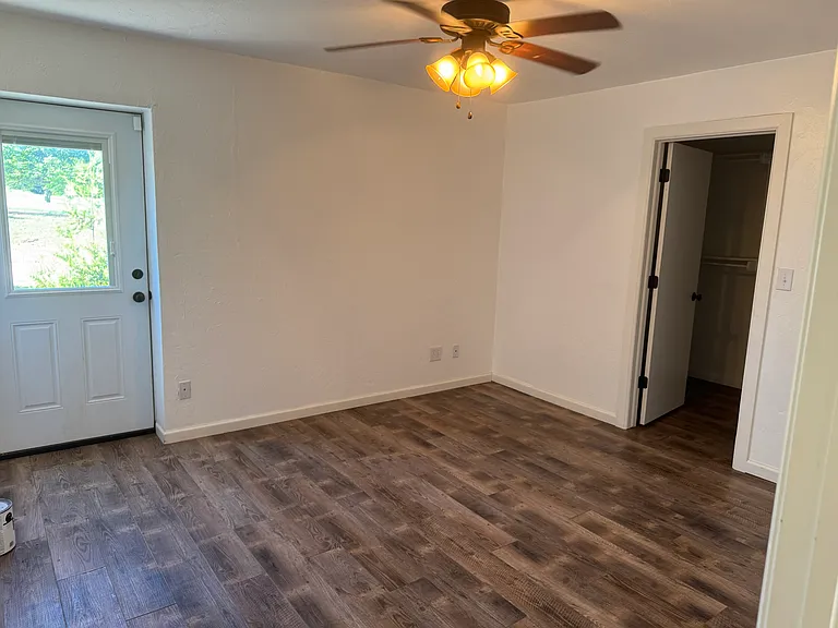 1020 S Morgan Rd — Photo 9