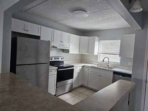 2810 Somerset Park Dr APT 201, Tampa, FL 33613