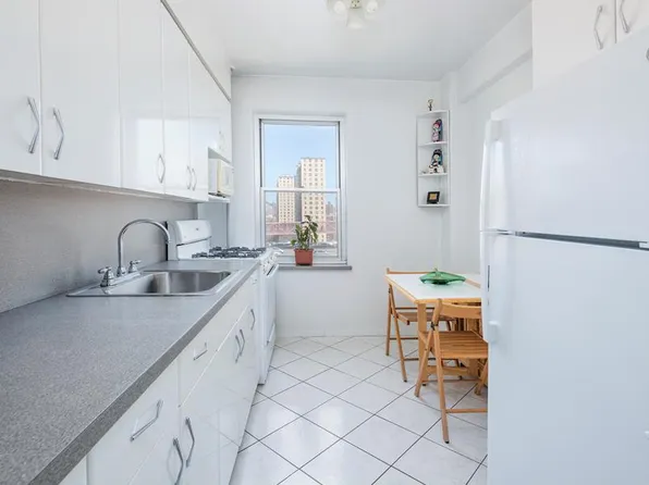 500 Grand Street image 1 of 11