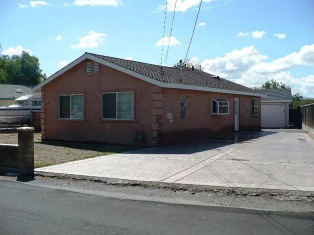 189 Millar Ave photo 1