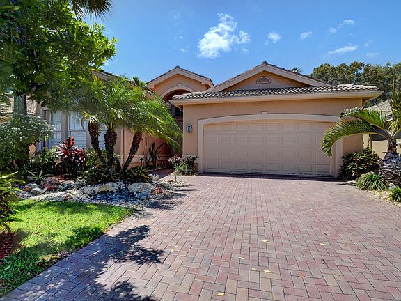 Home For Sale In Valencia Pointe