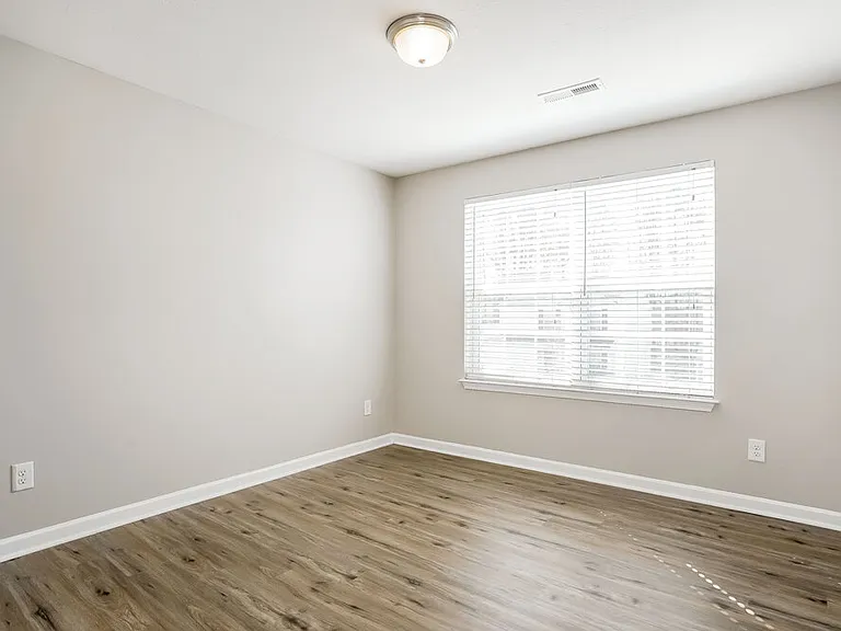 4745 Queen Pierrette St — Photo 15